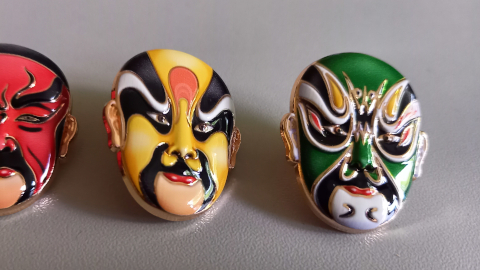 brooches1